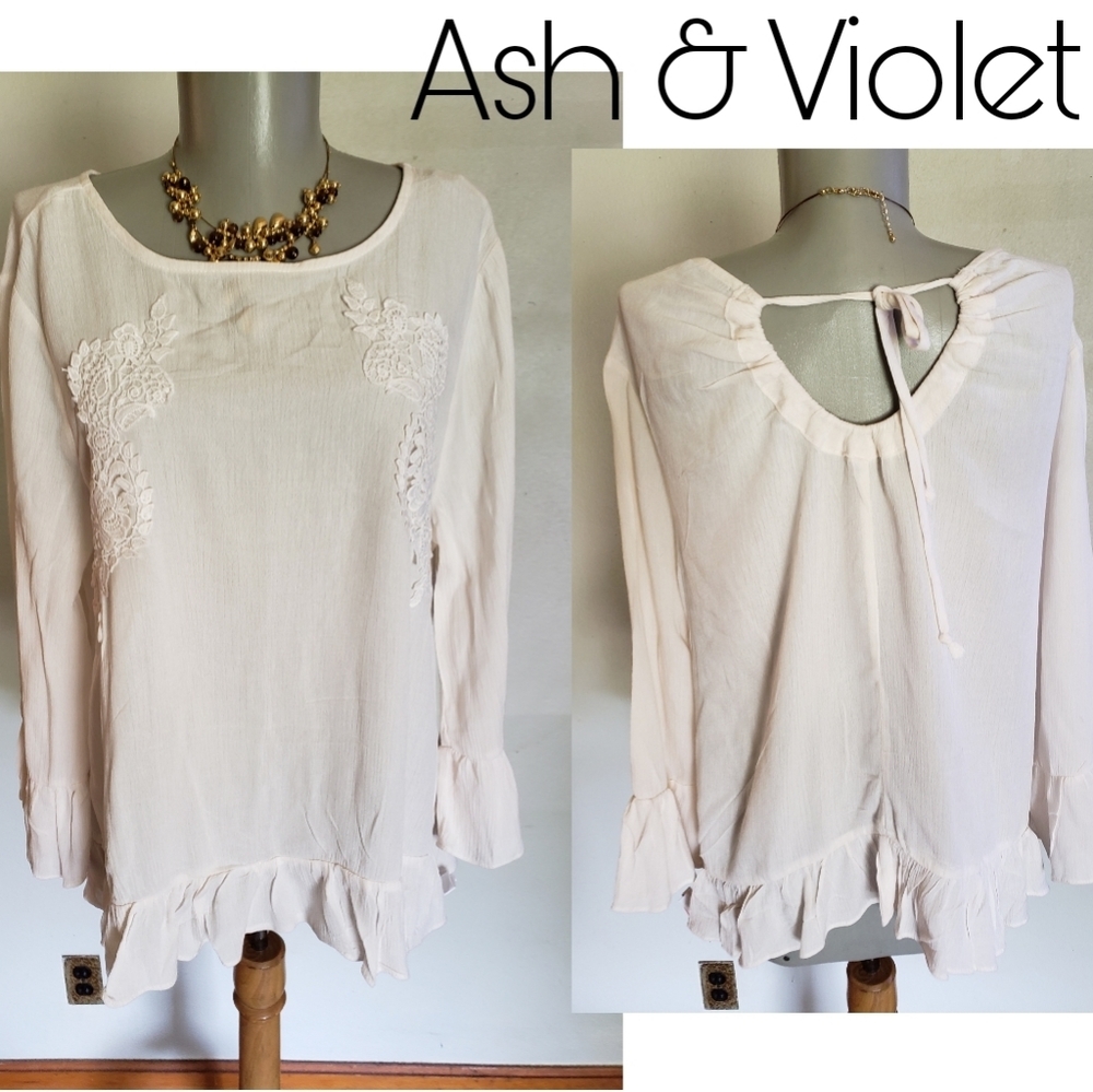 Ash & Violet ruffle top. Sz Sm